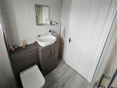 SHOWER ROOM/W.C.